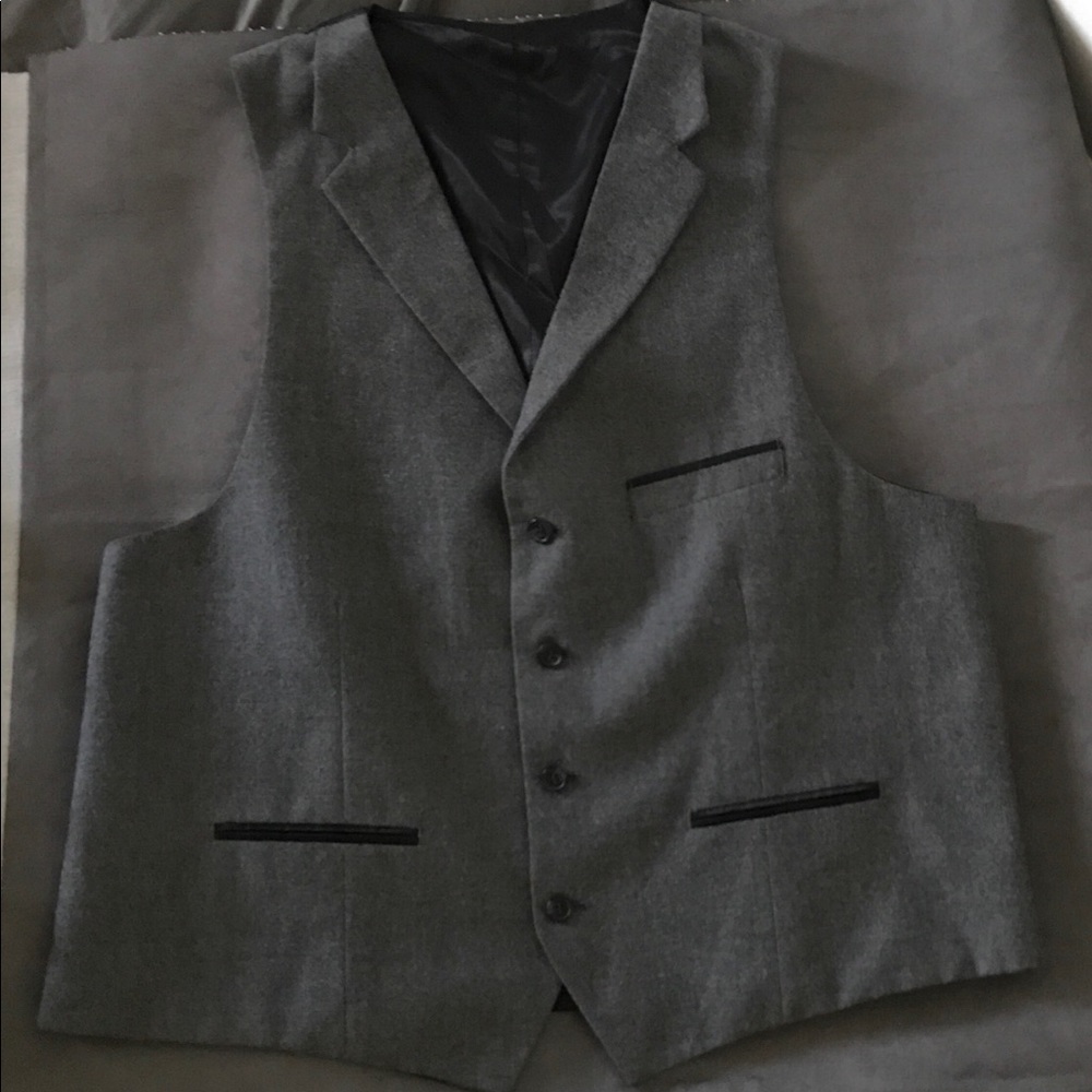 Men’s Vest - Picture 4 of 6
